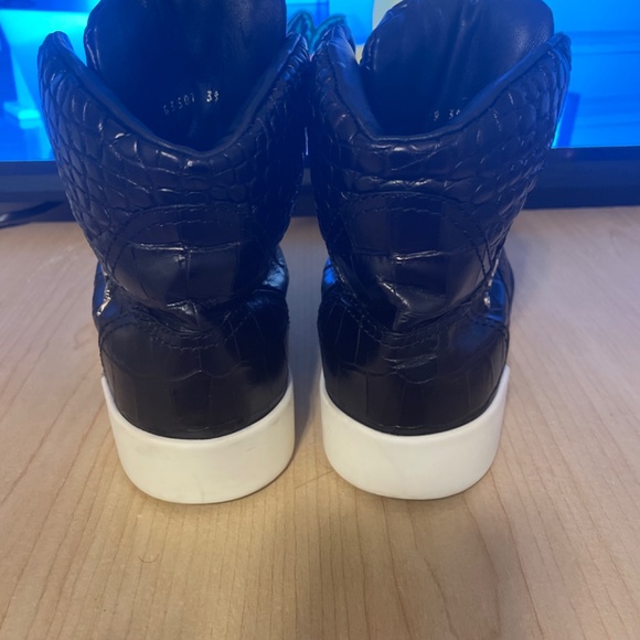 Chanel sneaker - Picture 2 of 6